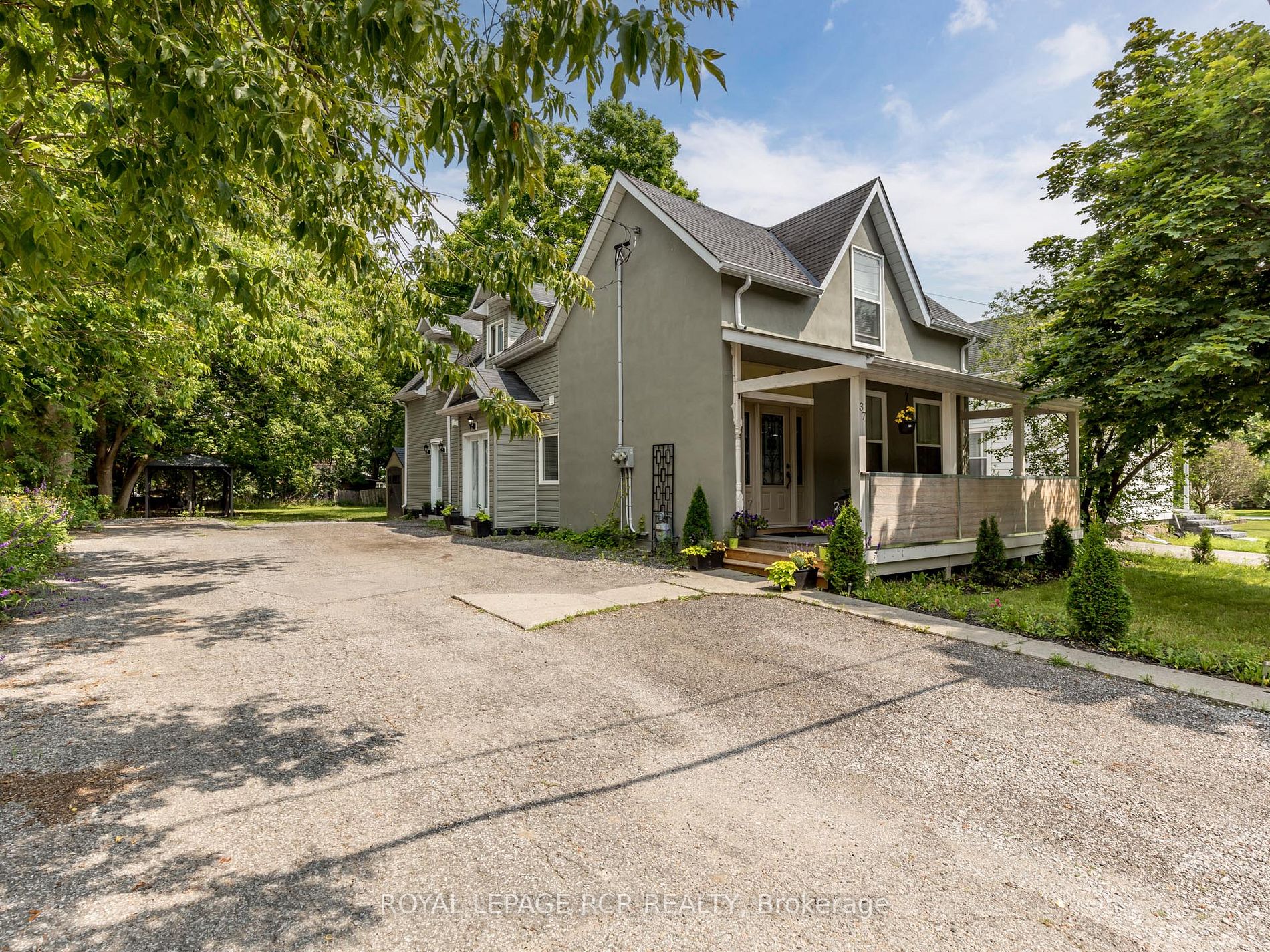 37 Victoria Dr S
