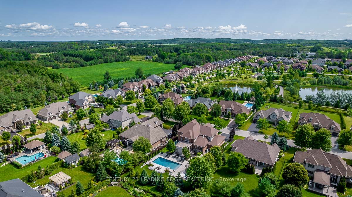 51 Country Club Cres