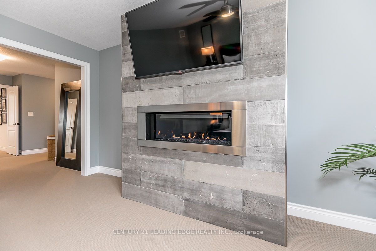 51 Country Club Cres