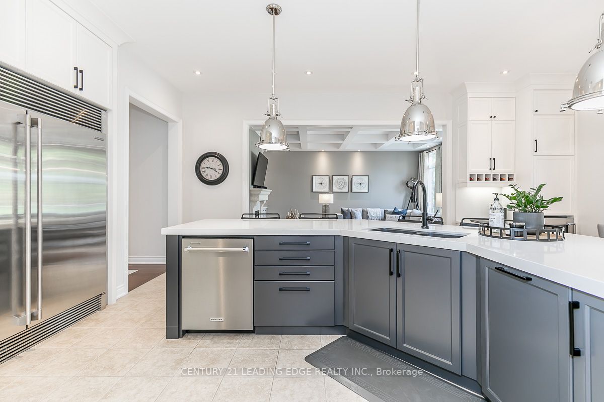 51 Country Club Cres