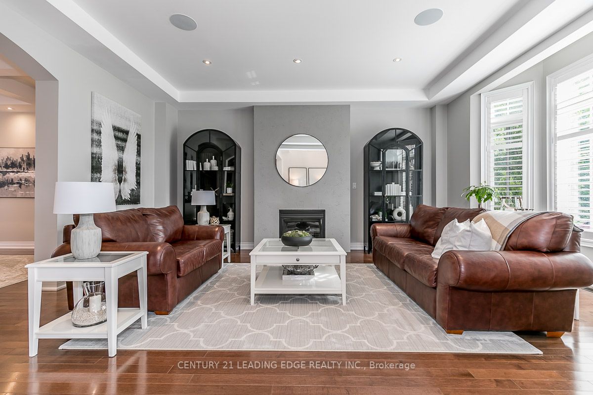 51 Country Club Cres