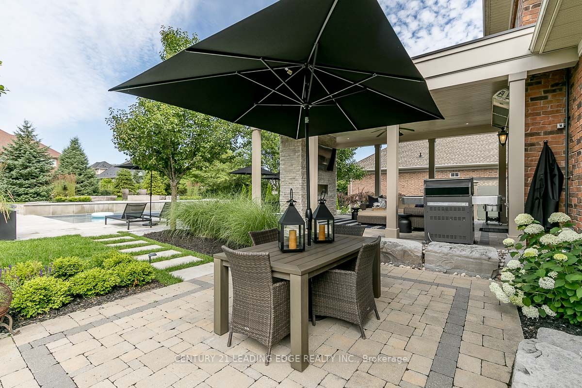 51 Country Club Cres