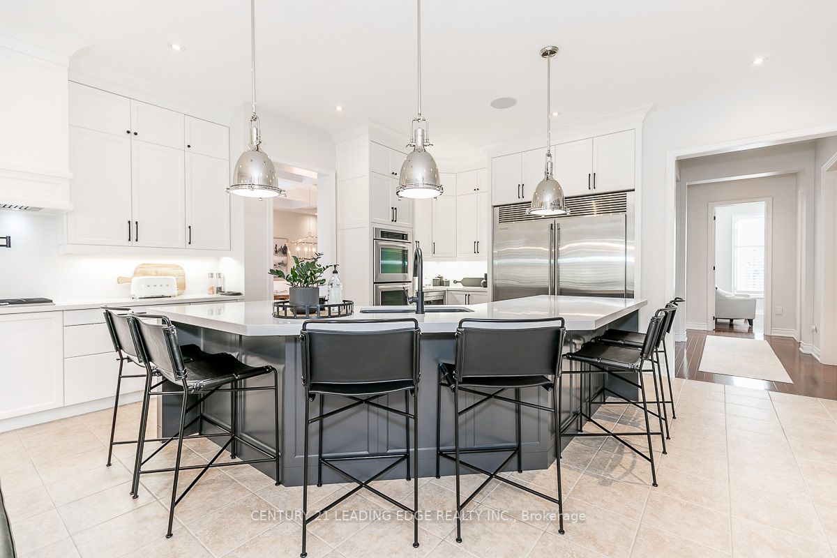 51 Country Club Cres
