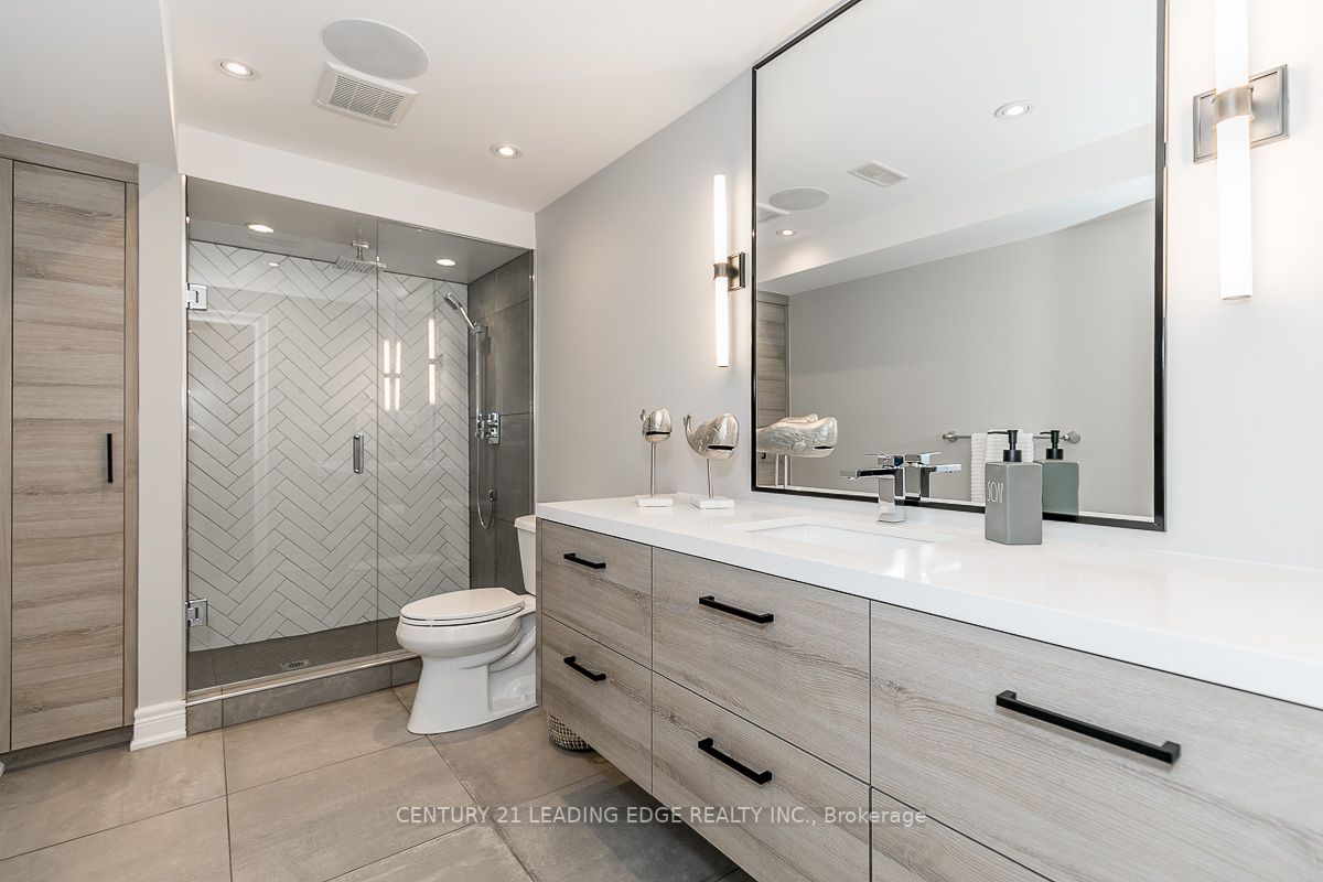 51 Country Club Cres