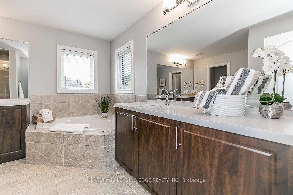 51 Country Club Cres