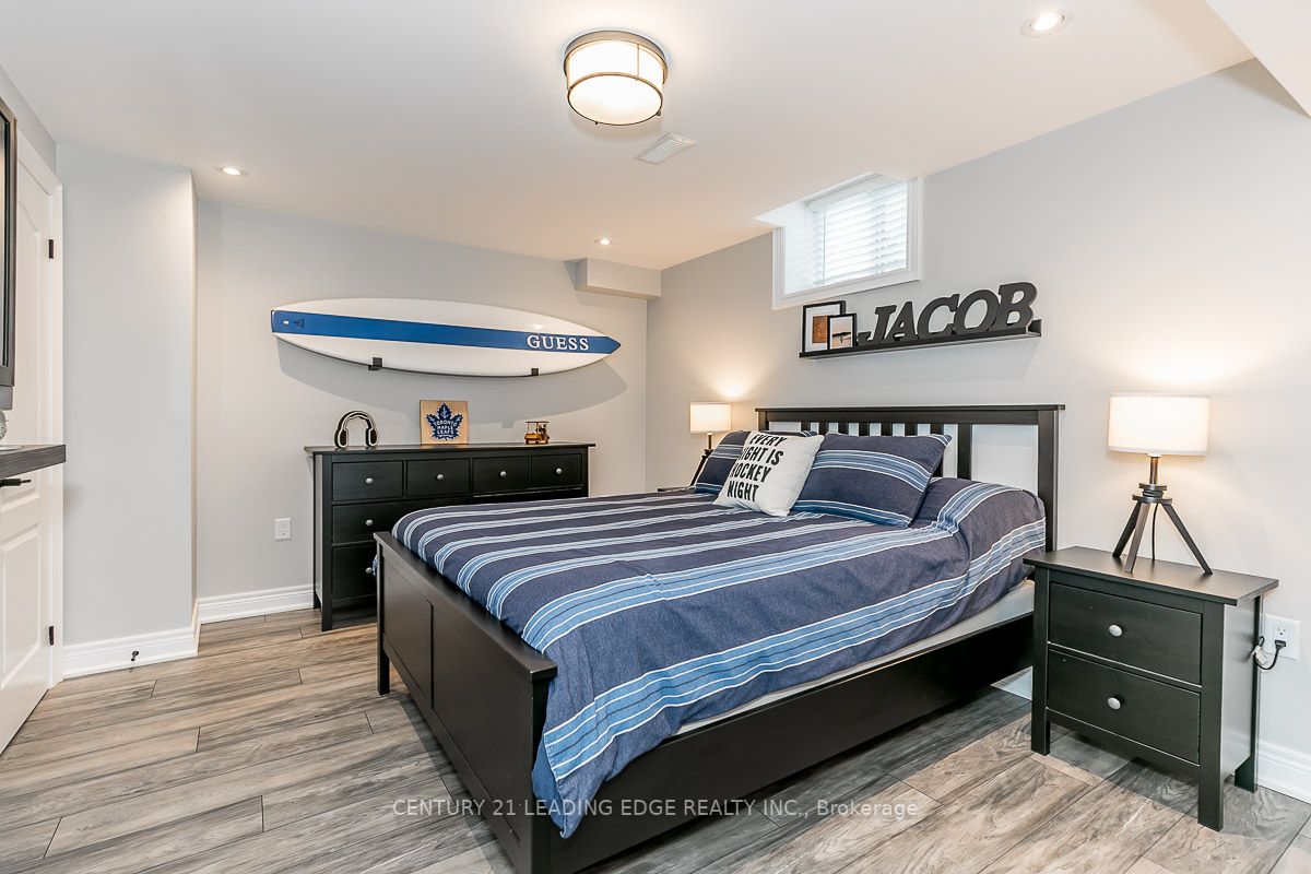 51 Country Club Cres
