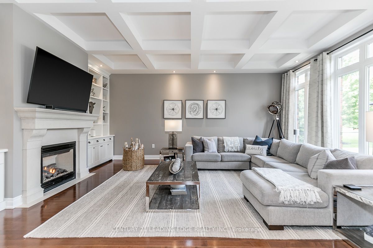 51 Country Club Cres