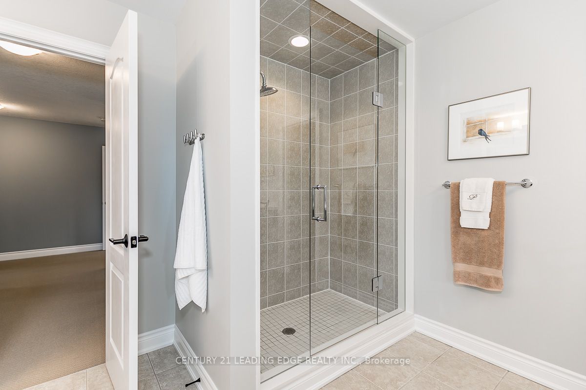 51 Country Club Cres
