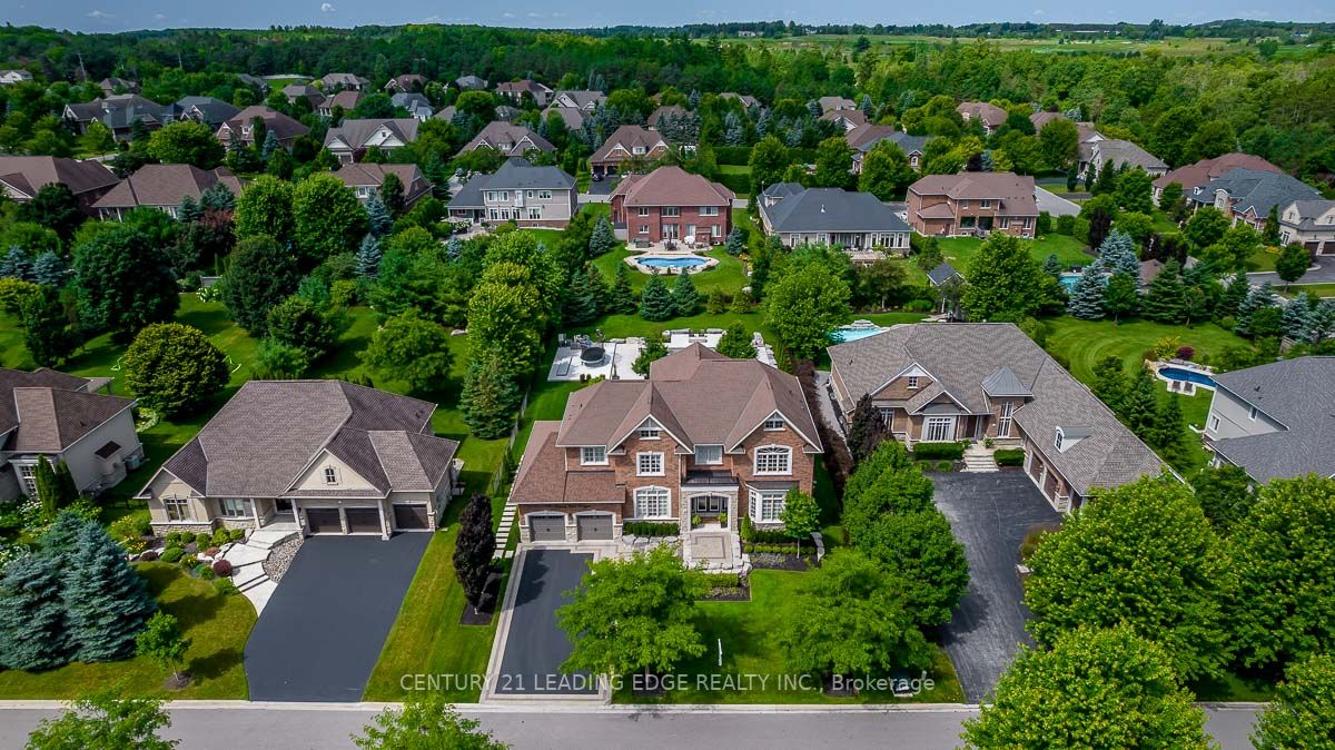 51 Country Club Cres