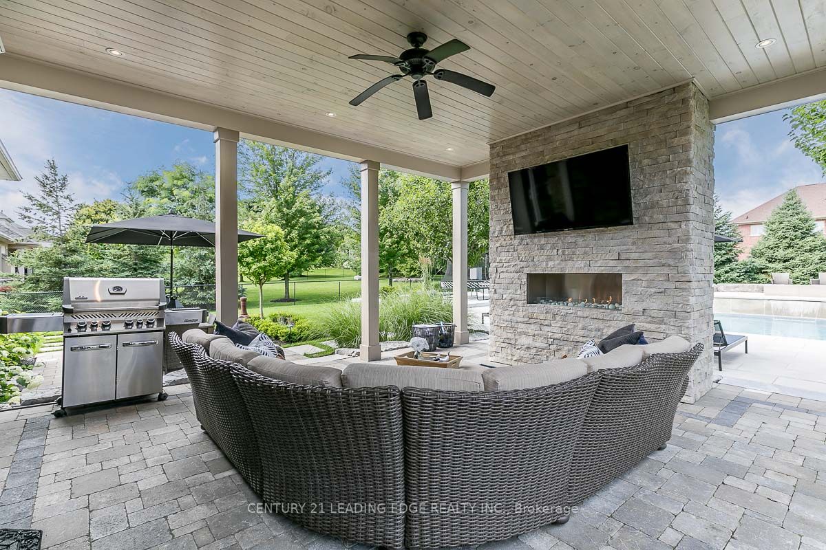51 Country Club Cres