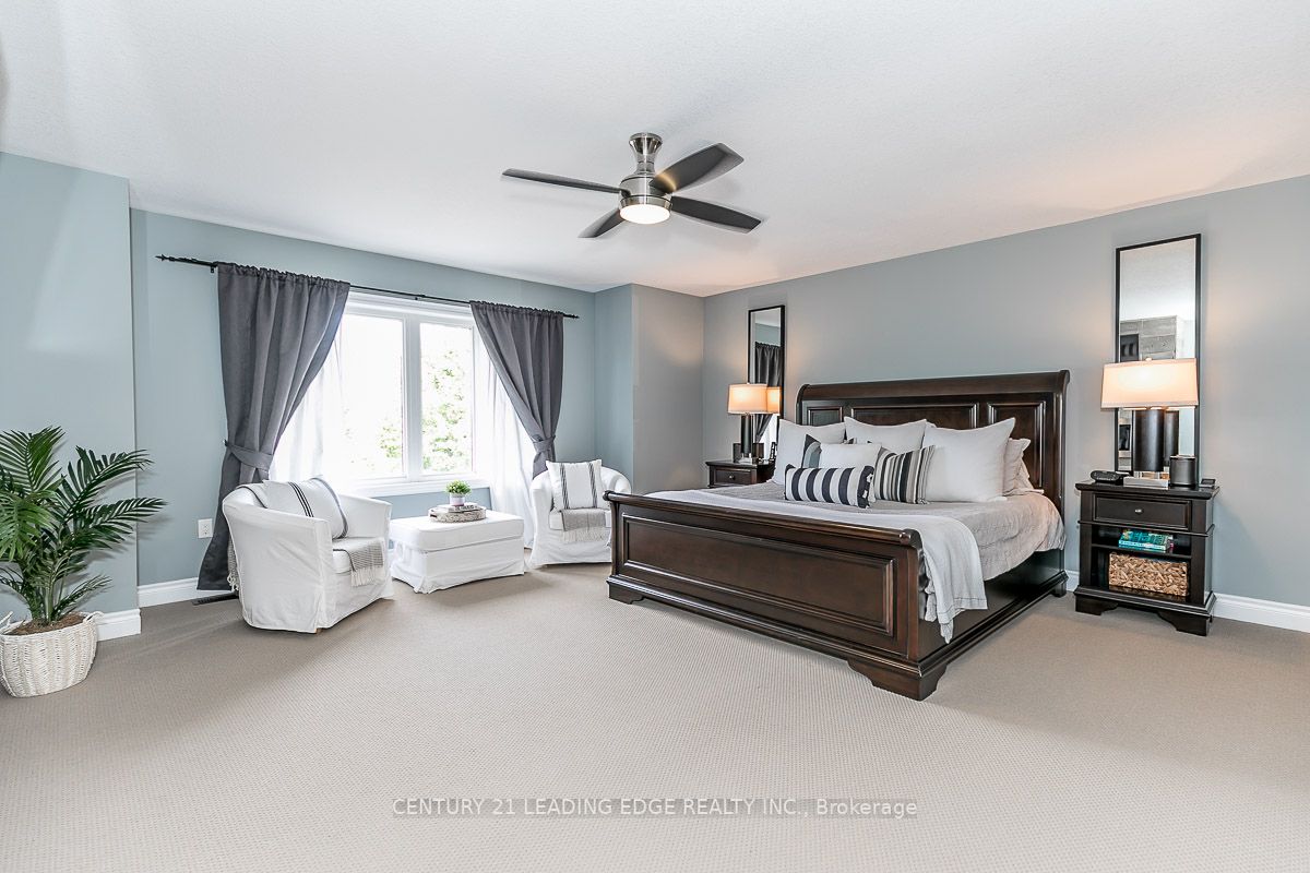 51 Country Club Cres