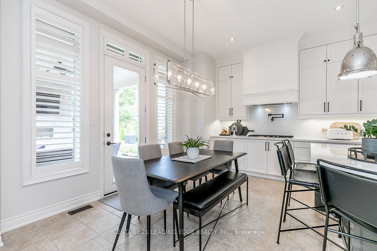 51 Country Club Cres