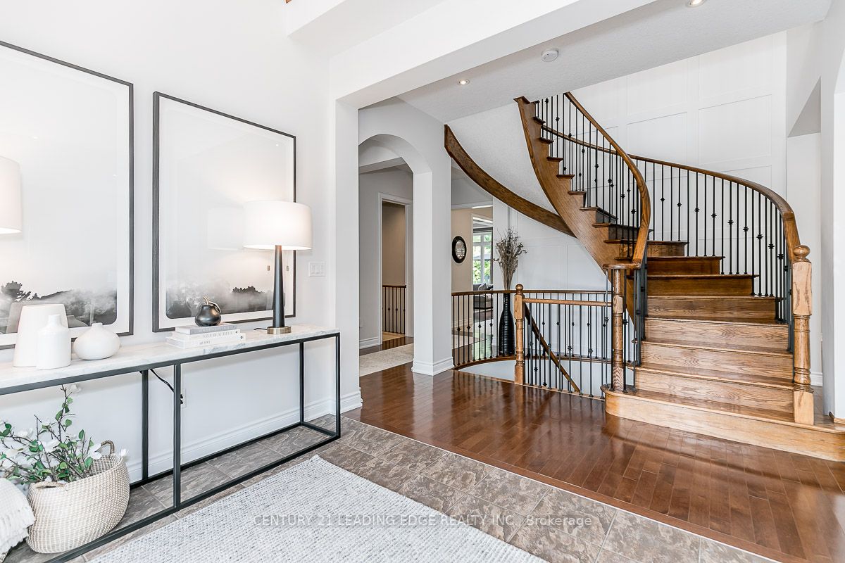 51 Country Club Cres