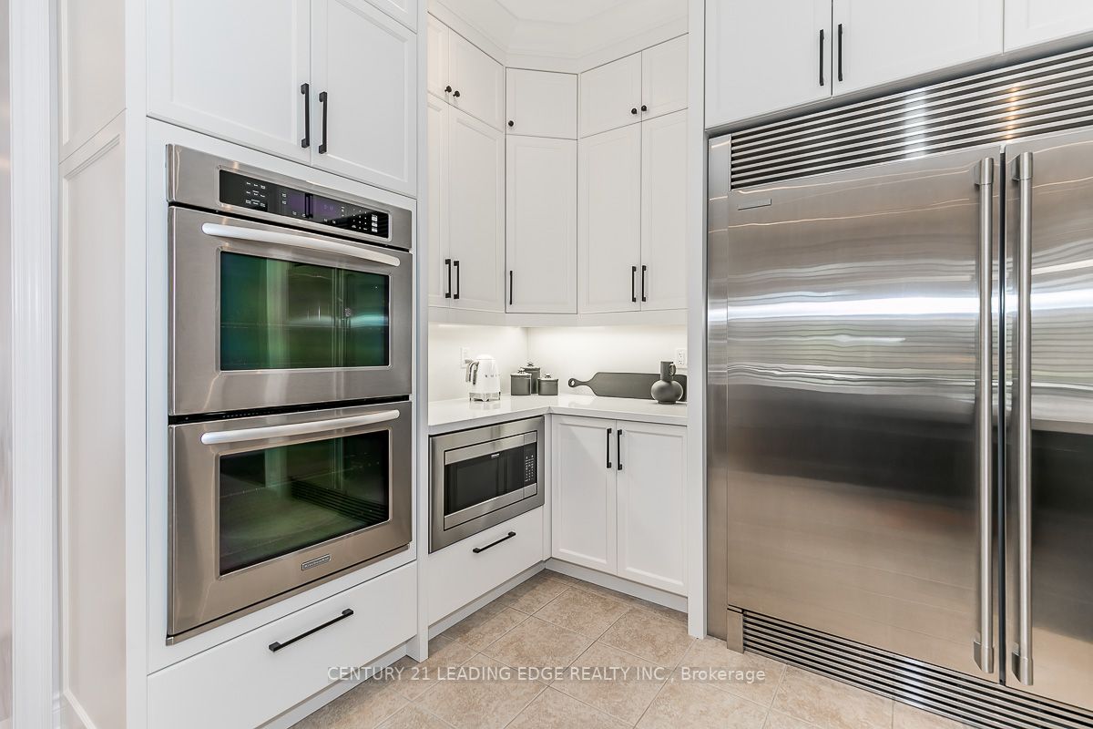 51 Country Club Cres