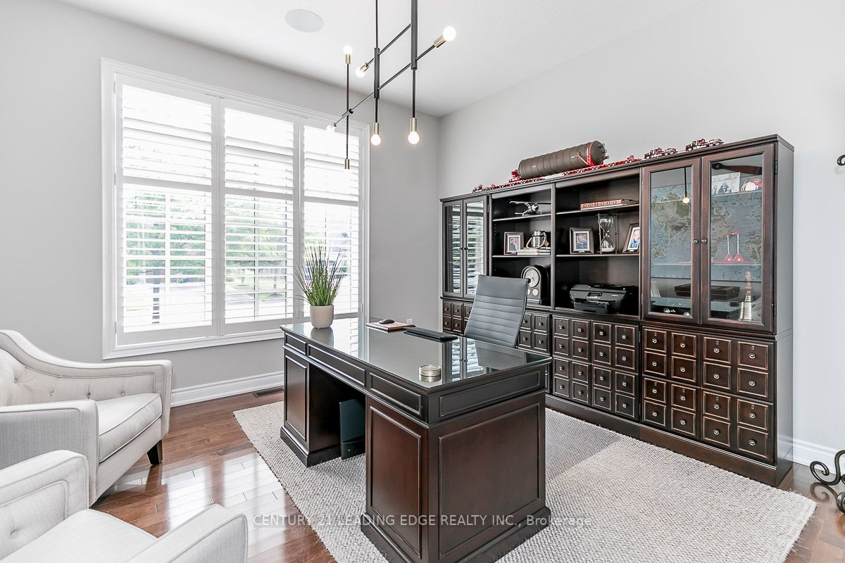 51 Country Club Cres