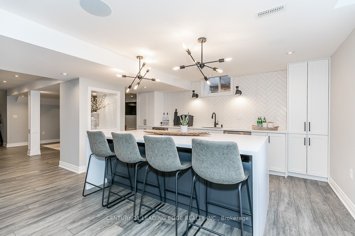 51 Country Club Cres