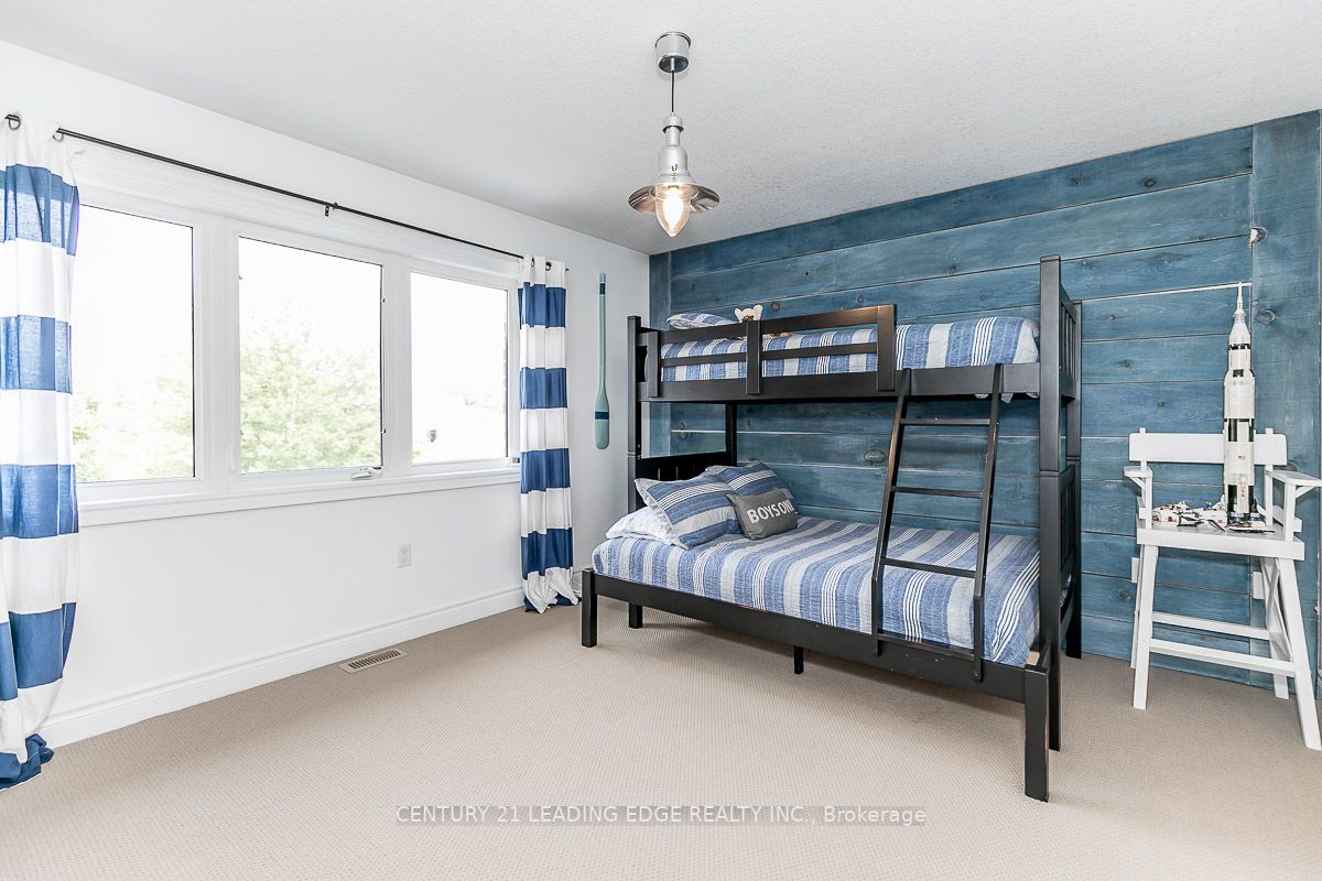 51 Country Club Cres