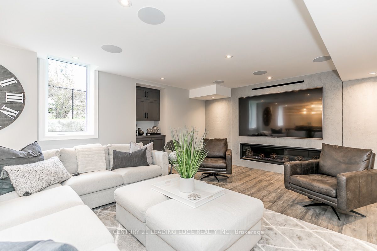 51 Country Club Cres