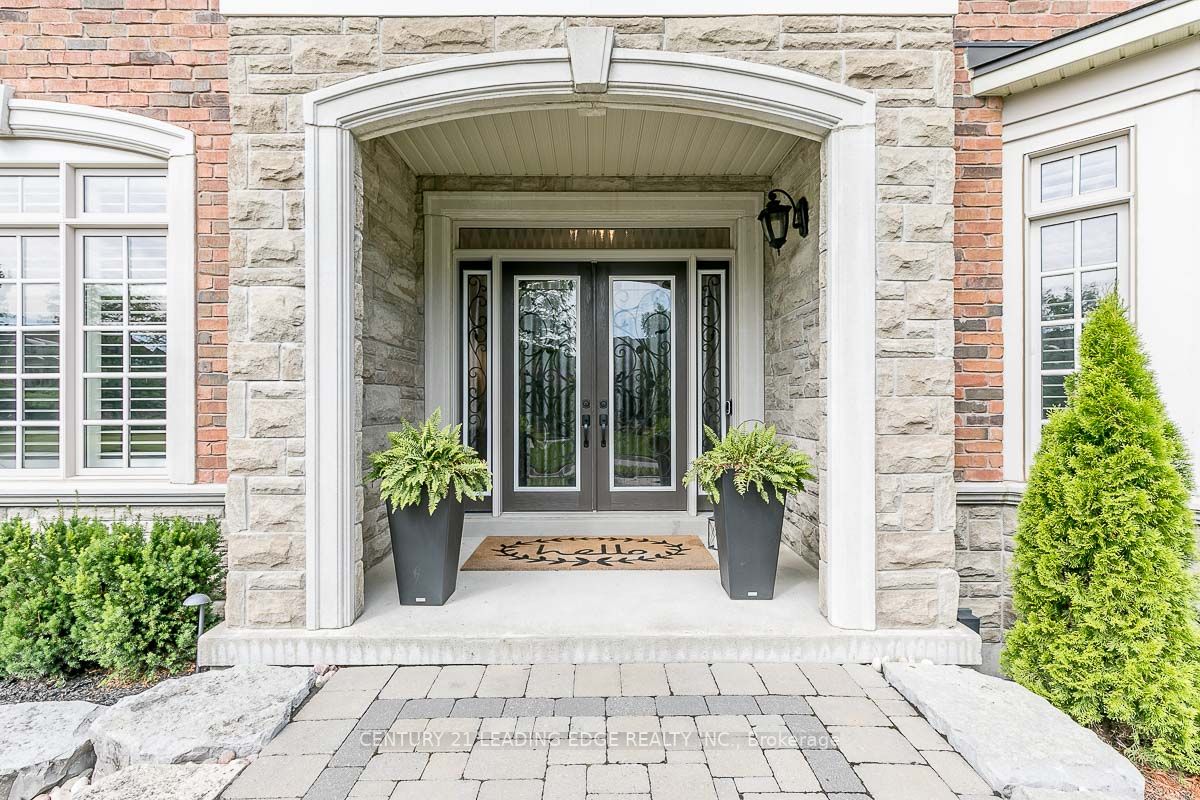51 Country Club Cres