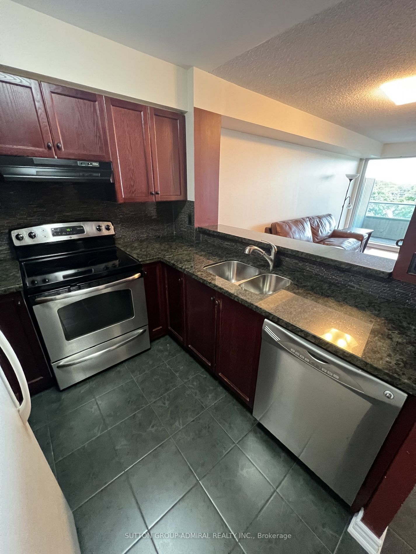 1 Emerald Lane, #506