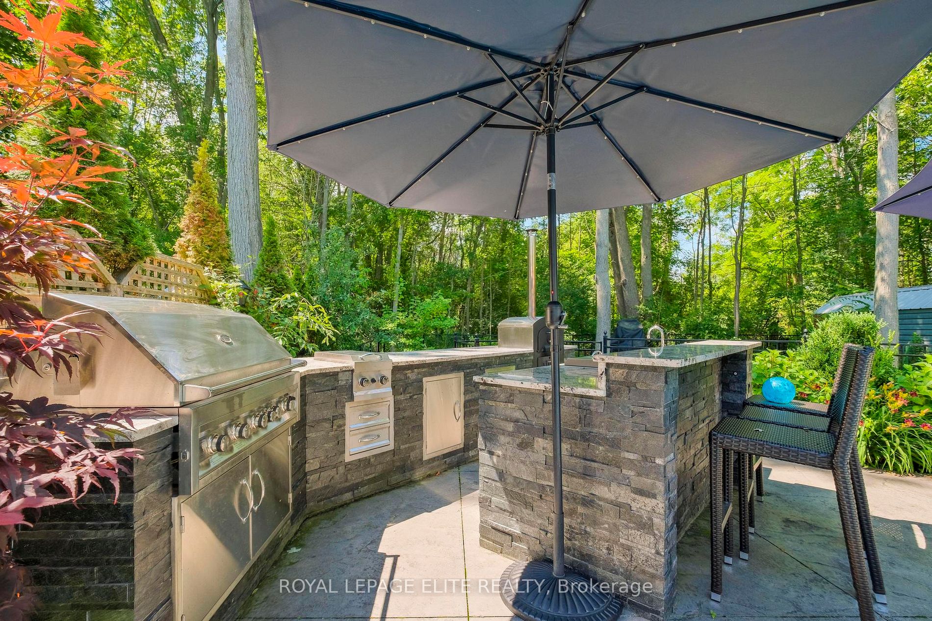 713 Lake Dr E