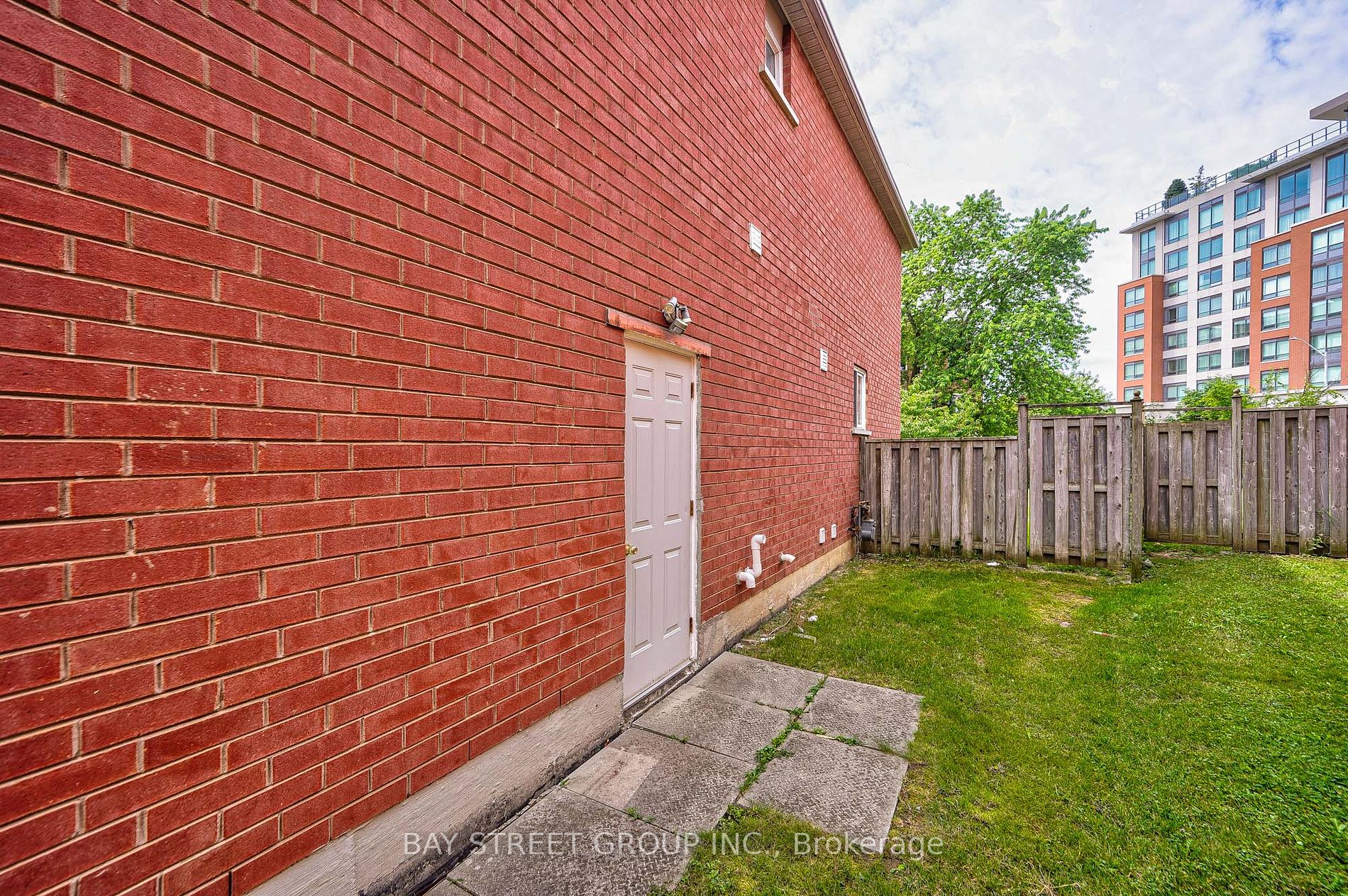 51 Manston Cres