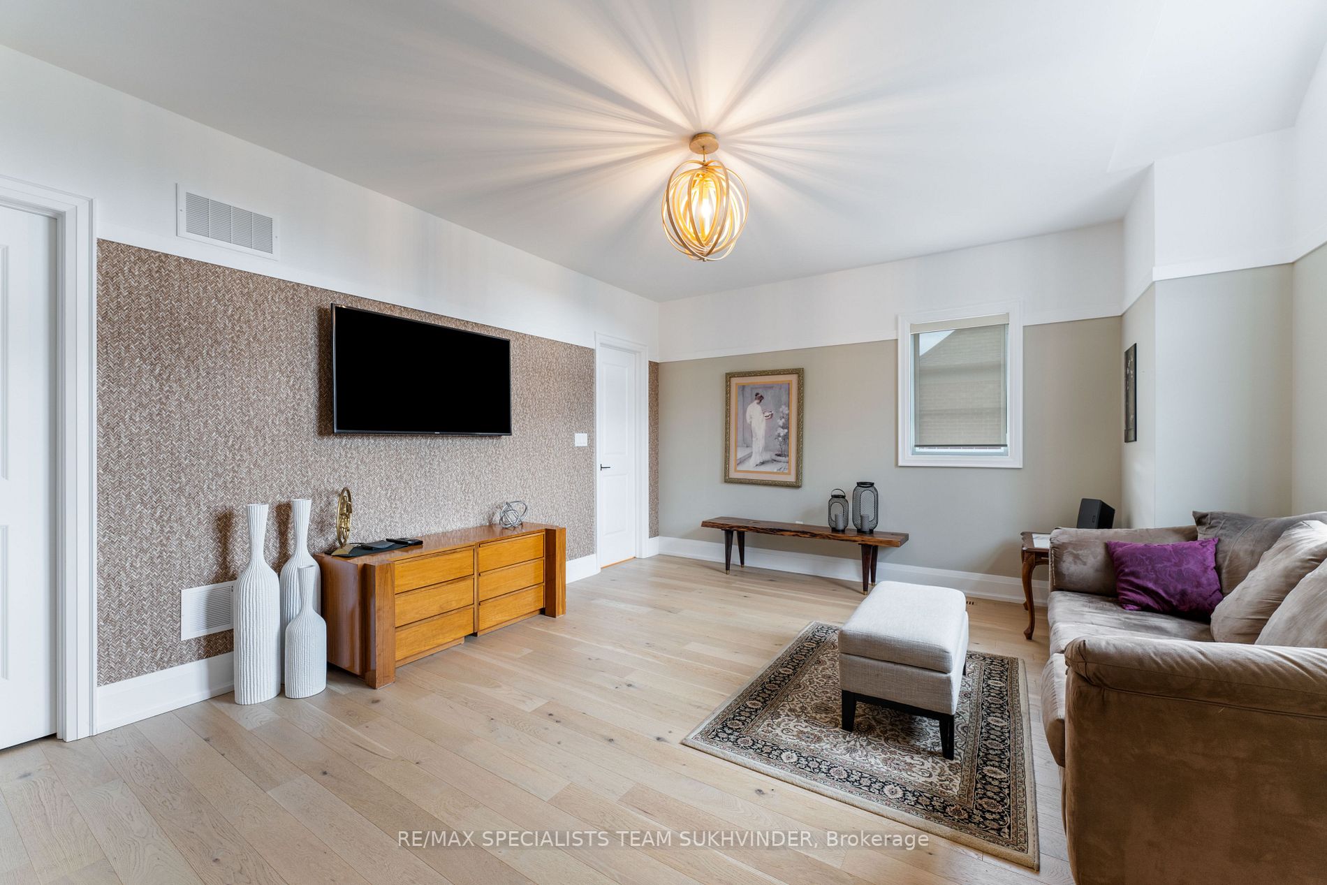 103 Carmichael Cres