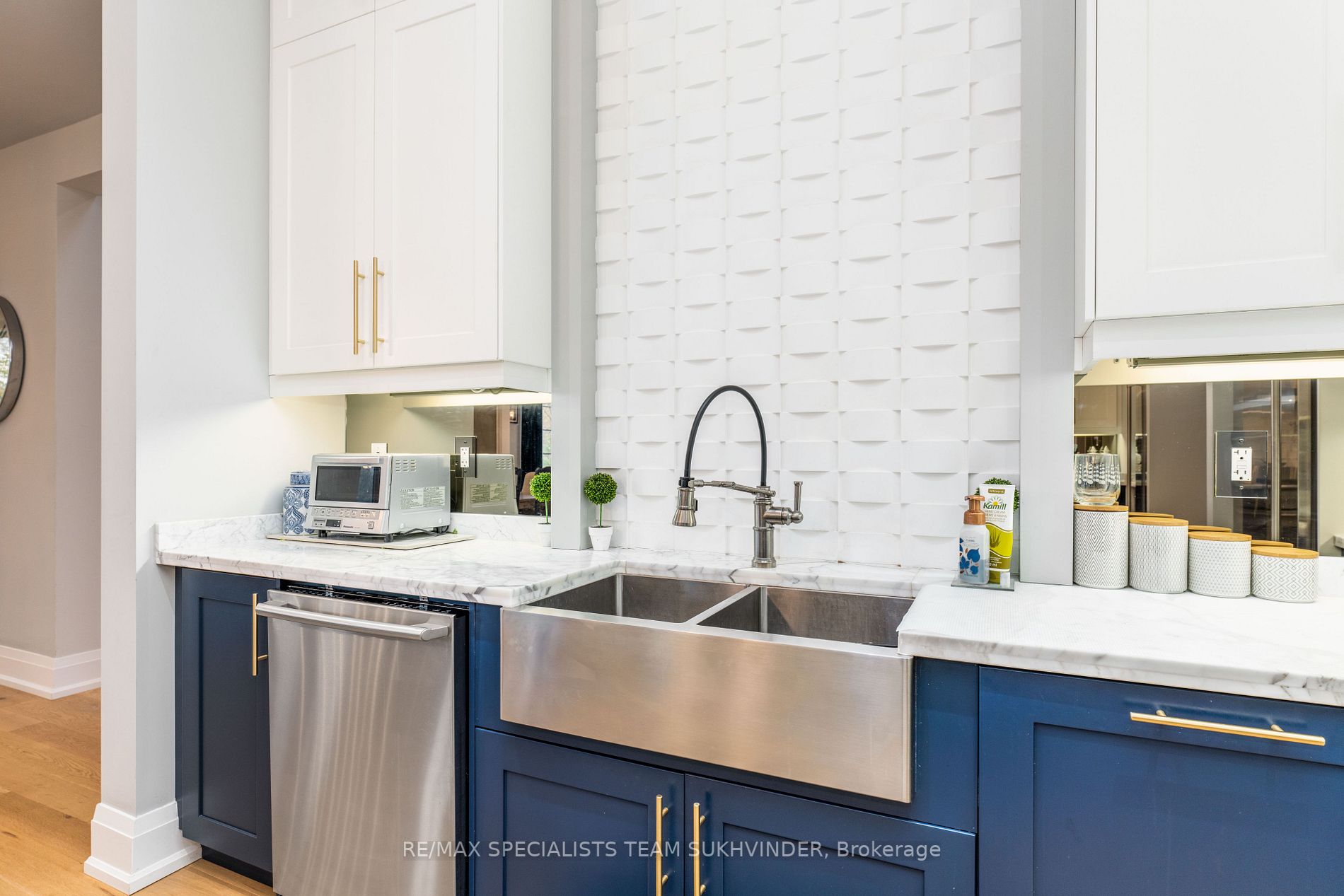 103 Carmichael Cres