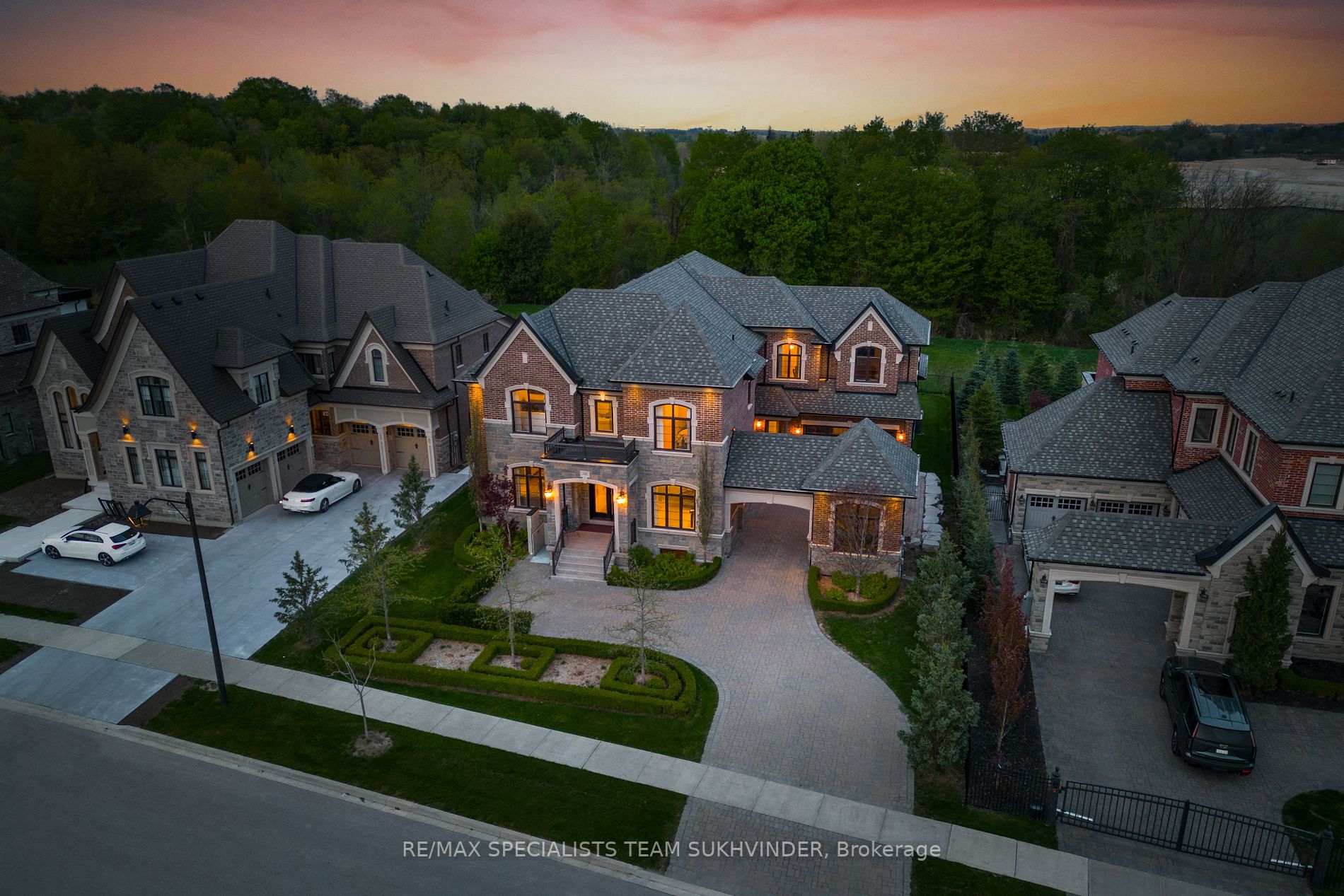 103 Carmichael Cres