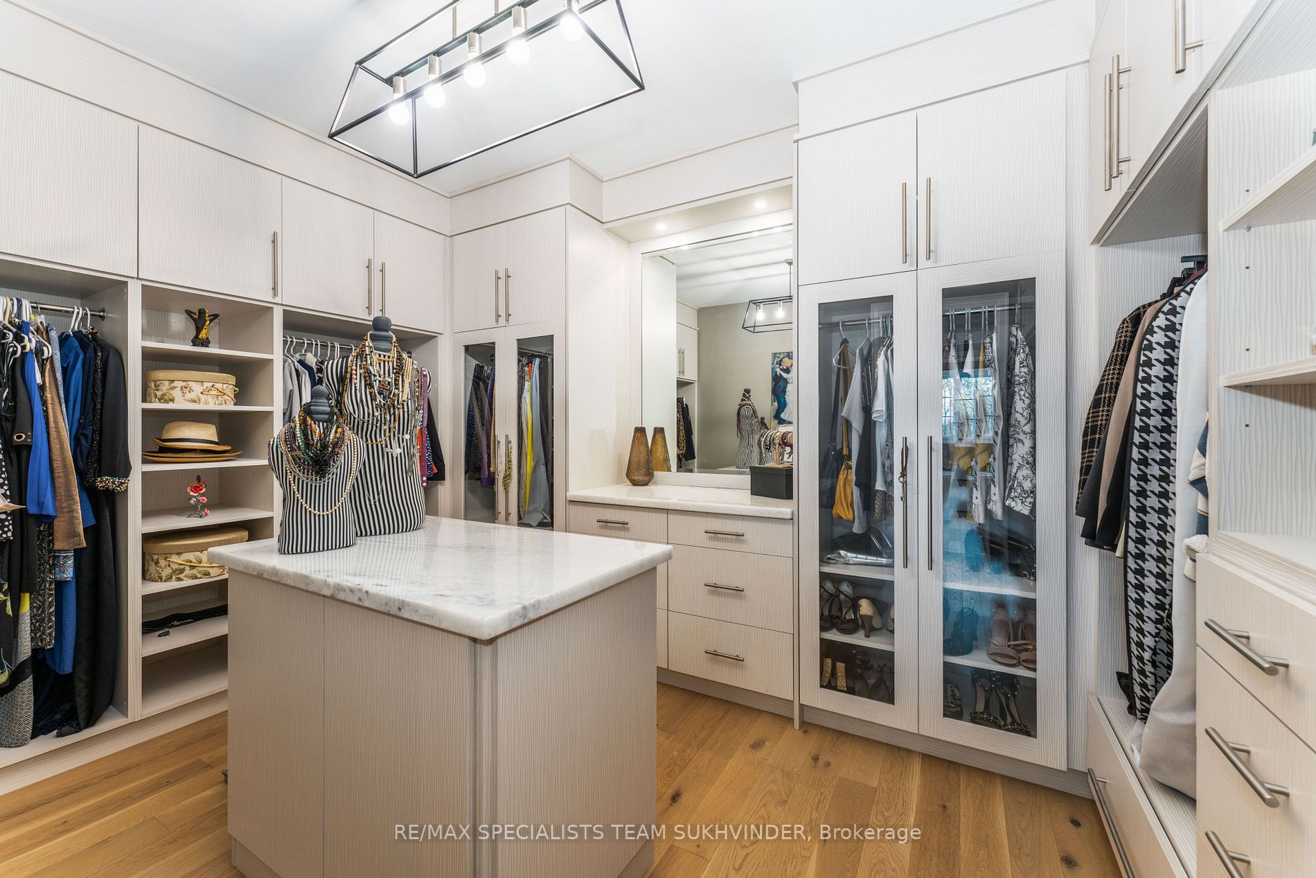 103 Carmichael Cres