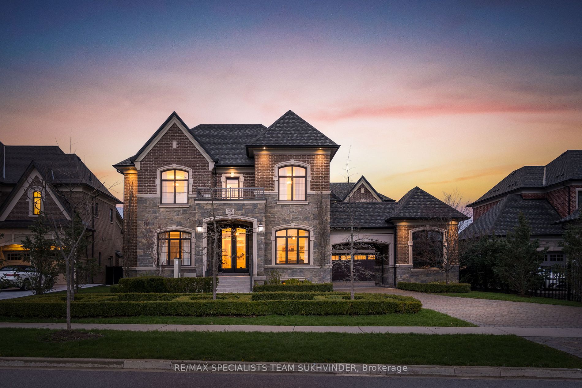 103 Carmichael Cres