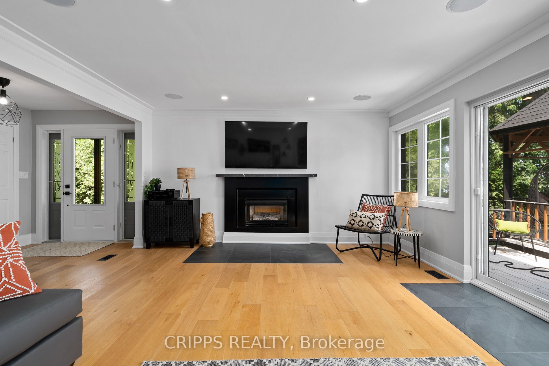 943 Barry Ave