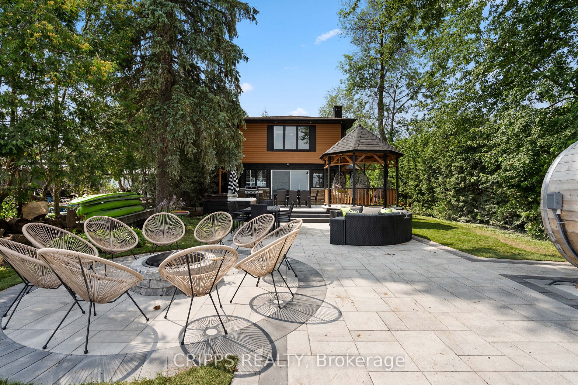943 Barry Ave