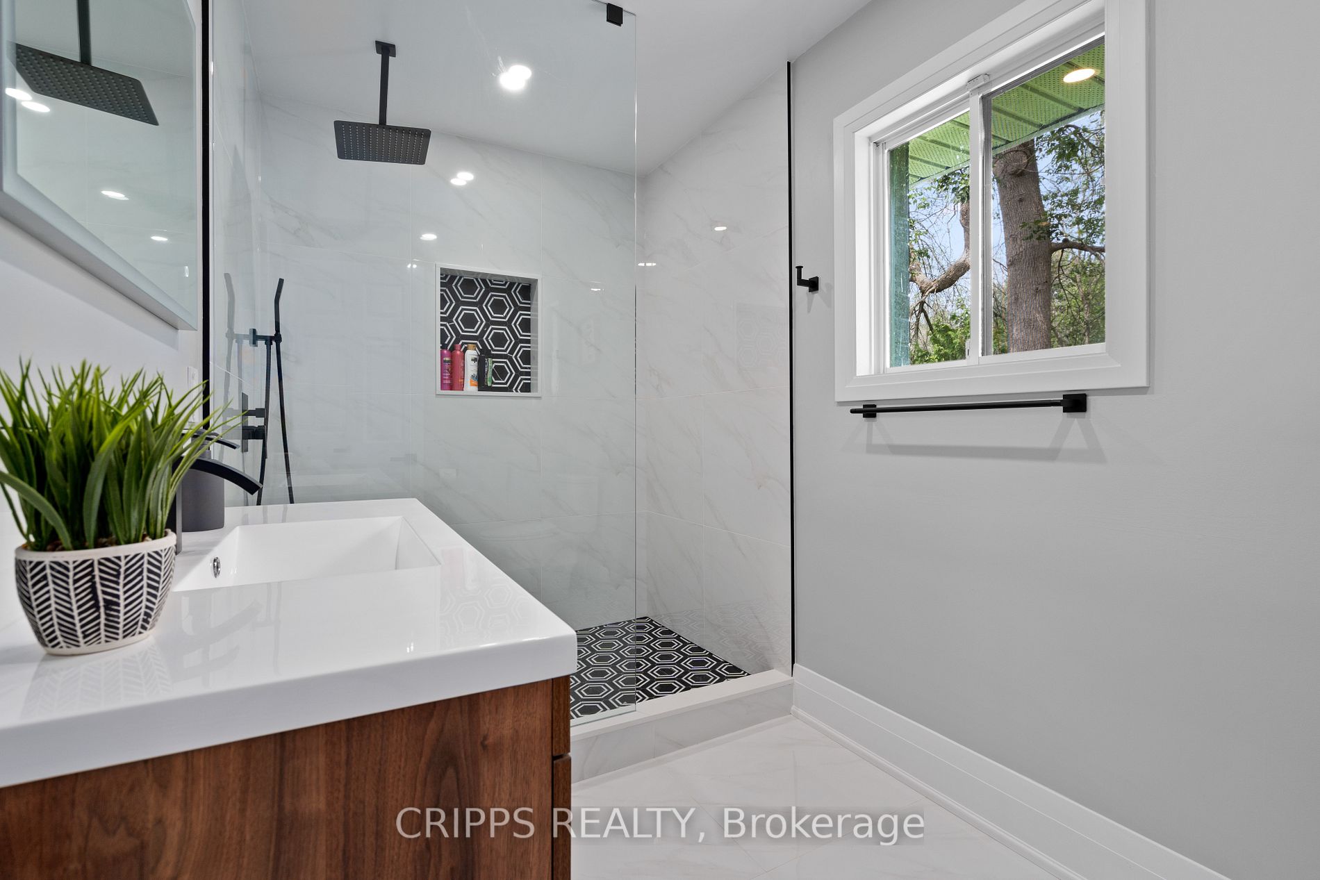 943 Barry Ave