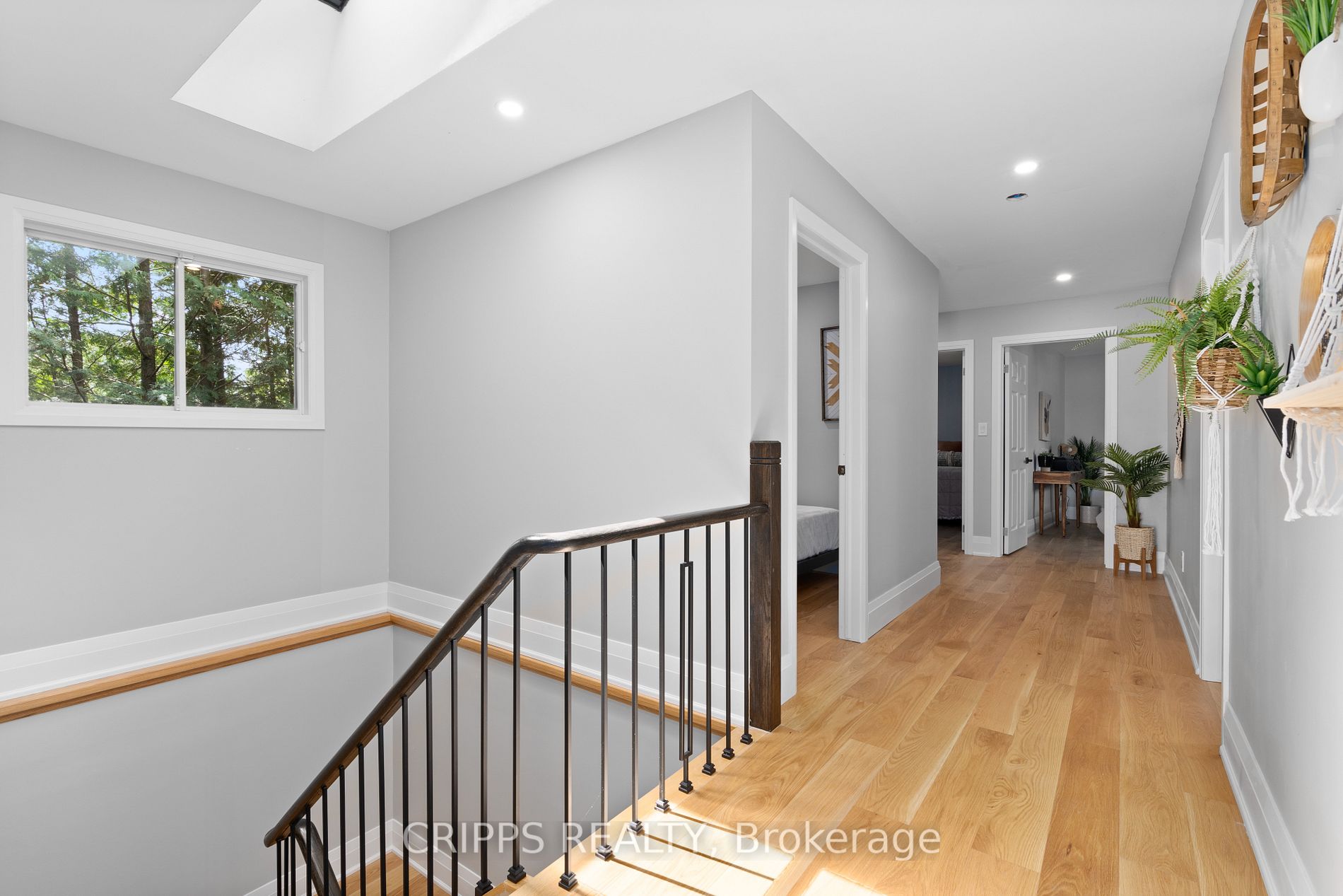 943 Barry Ave
