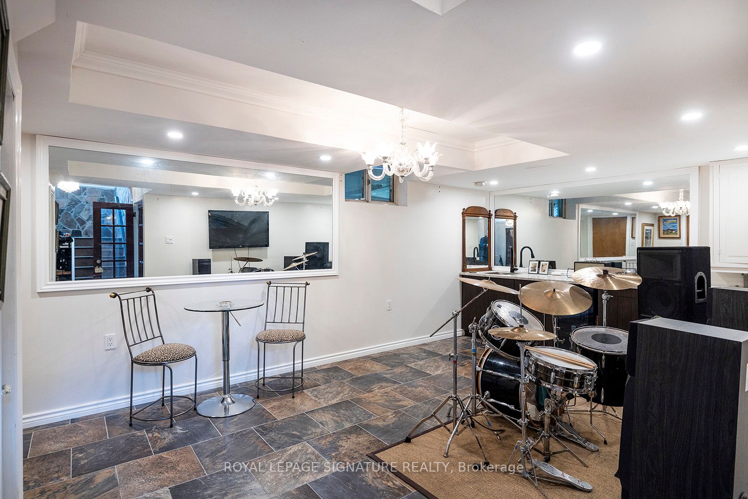 435 Feasby Rd