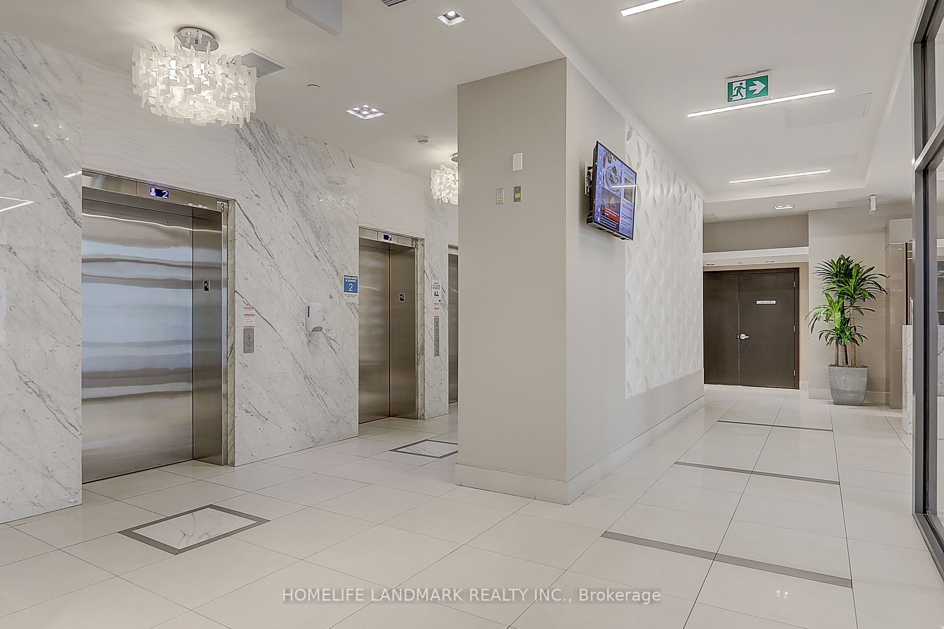 9618 Yonge St, #608