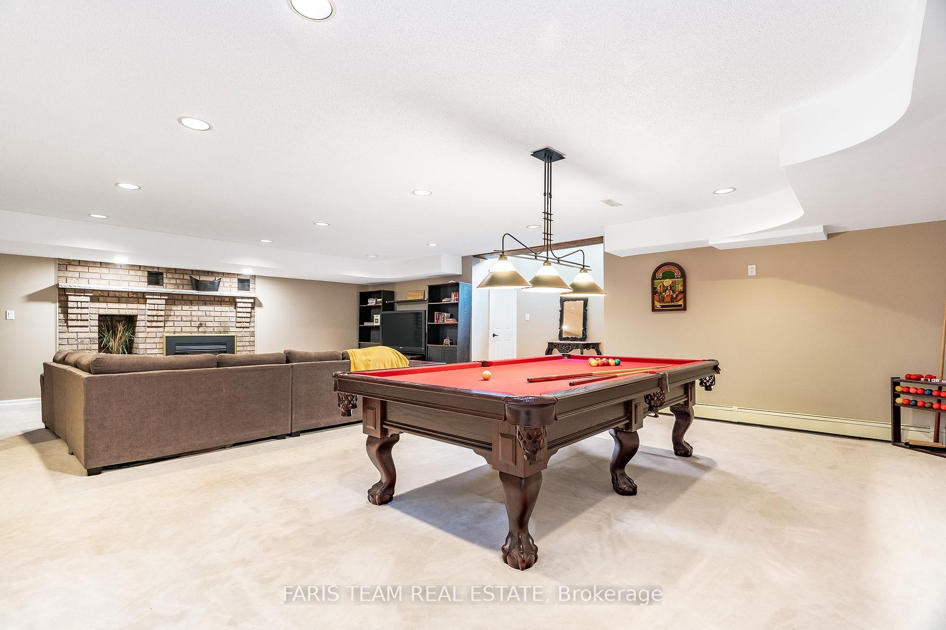 1826 Quantz Cres