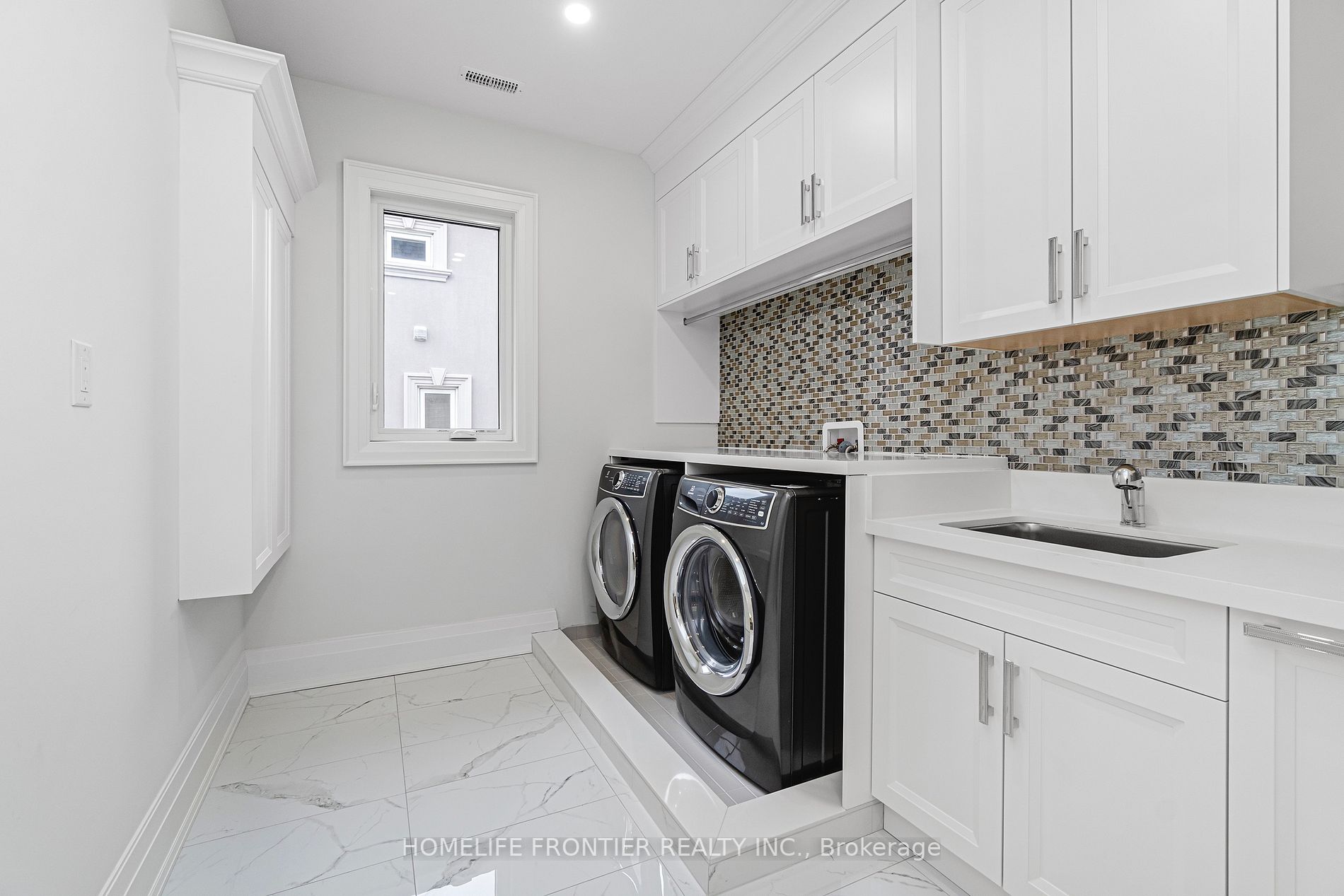 70 Langstaff Rd W