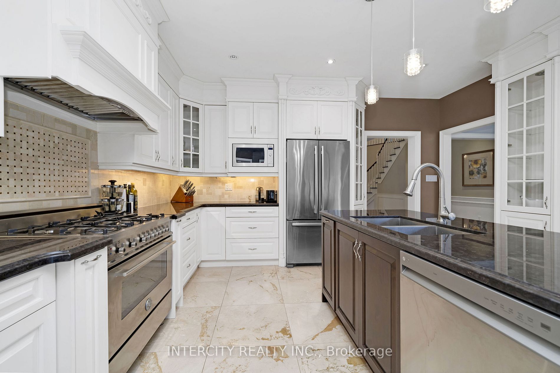 1 Kimber Cres