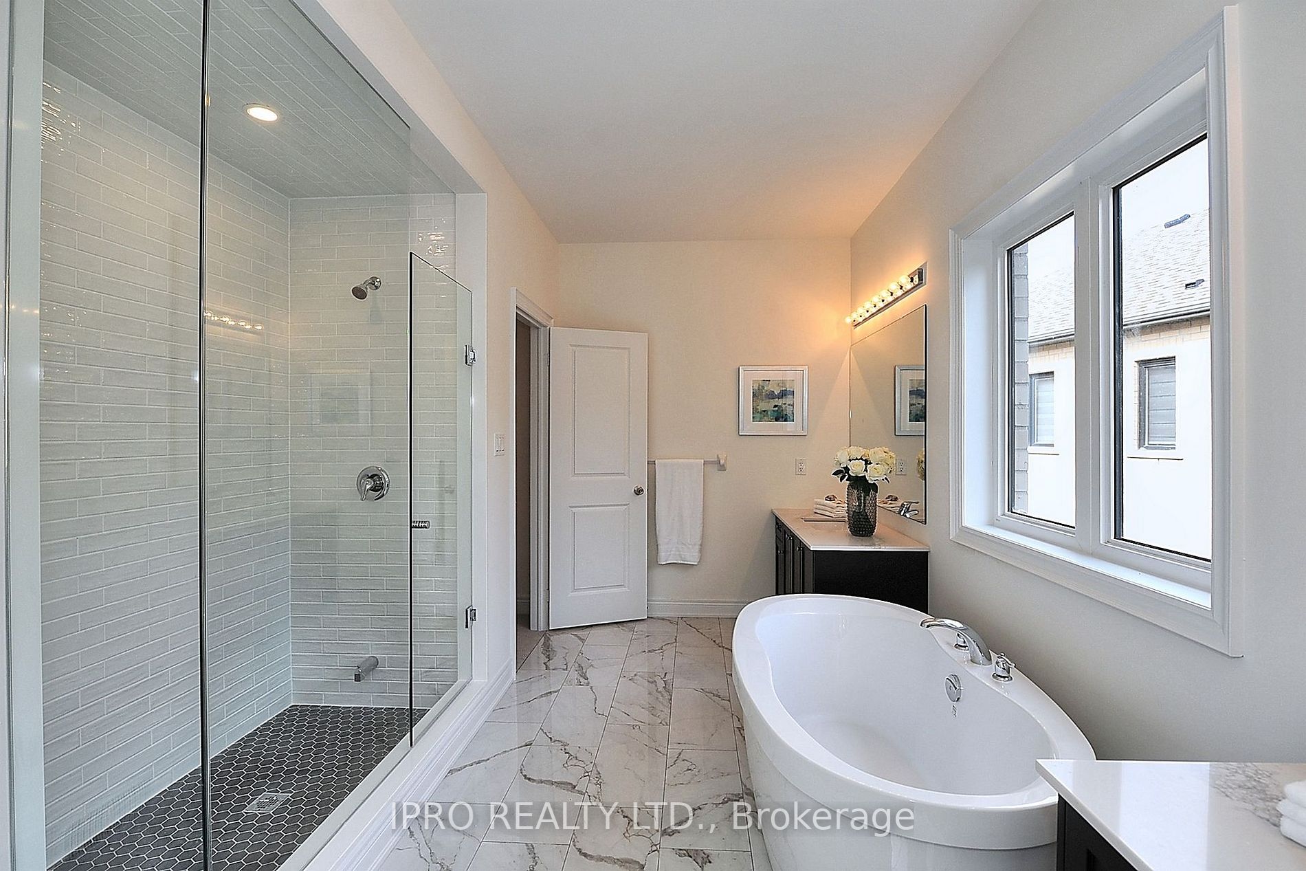 176 Coldwell Bay Circ