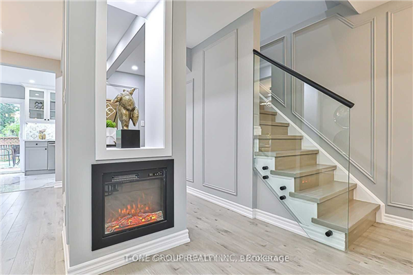 32 Hillview Dr, Newmarket