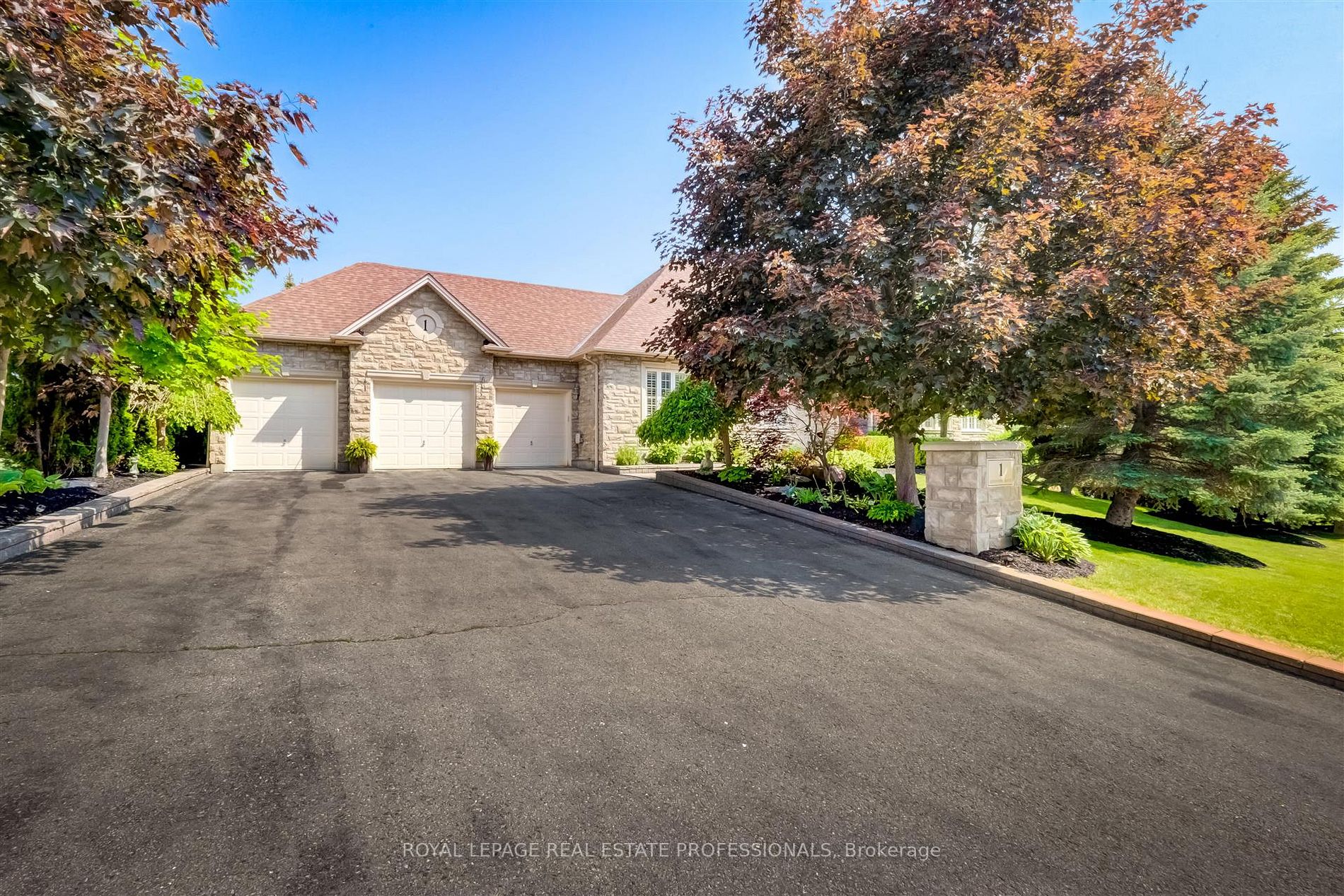 1 Golfview Blvd