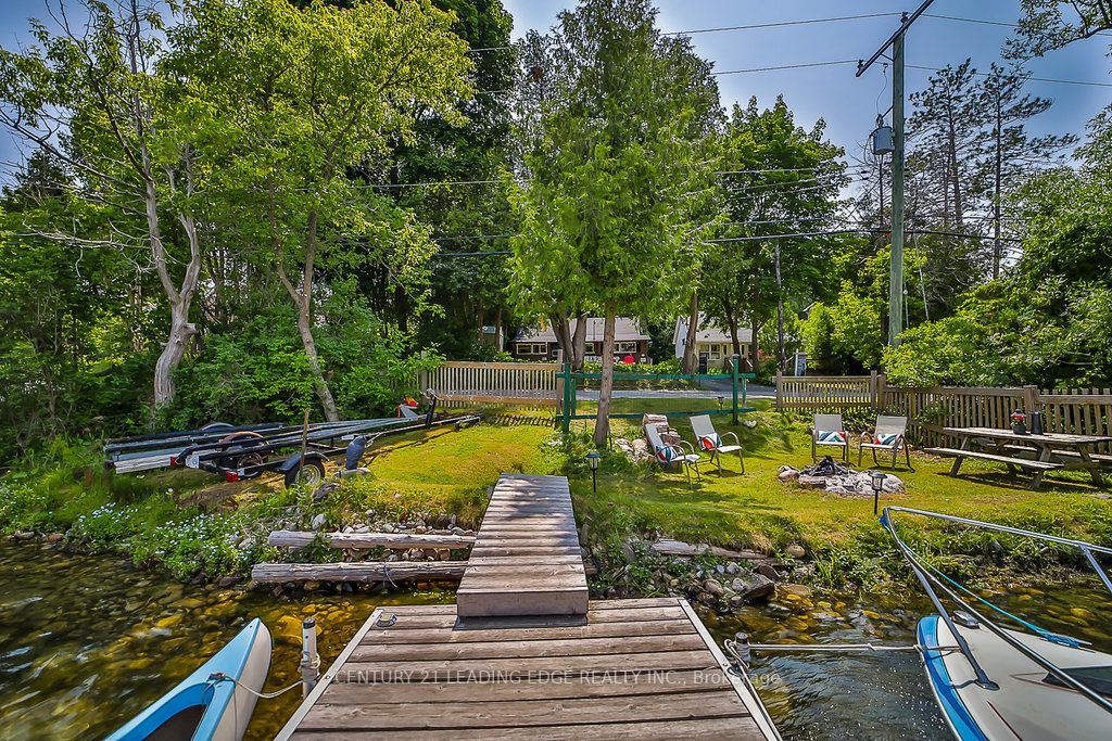 5745 Lakeshore Rd