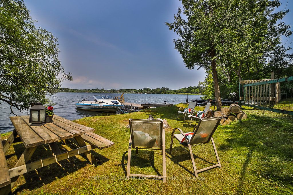 5745 Lakeshore Rd