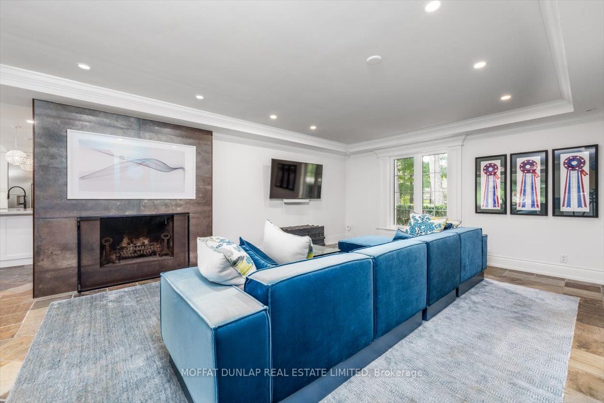 171 Kingscross Dr