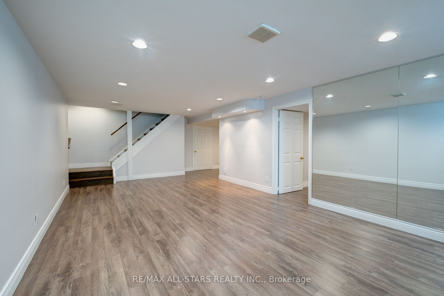 86 Ramona Blvd