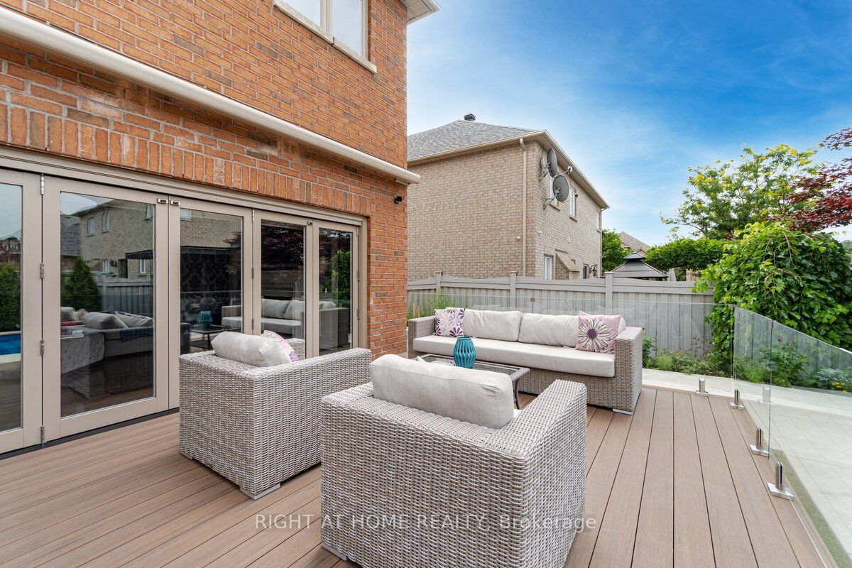 110 Green Manor Crescent
