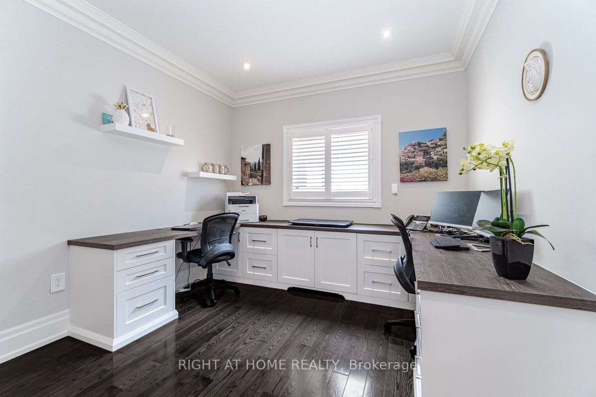 110 Green Manor Crescent