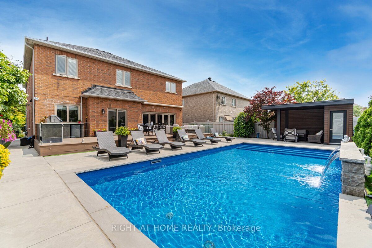 110 Green Manor Crescent